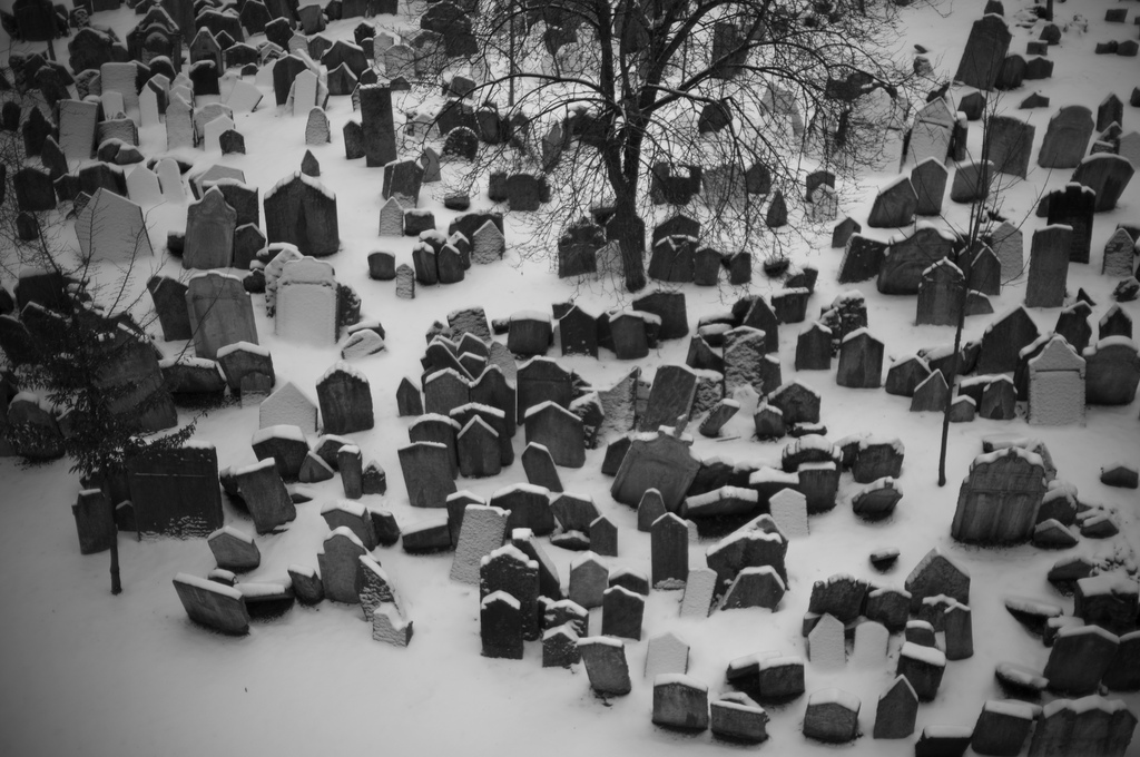 Atmosfera magica e un po' noir al cimitero ebraico a Praga.